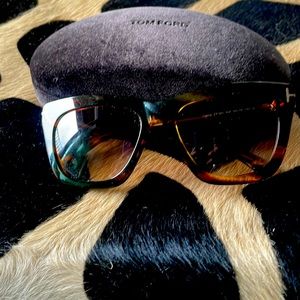 TOM FORD CELINE SUNGLASSES. Tortoise shell. beautiful and like new with case